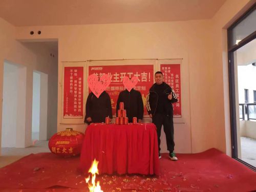 雍锦湖